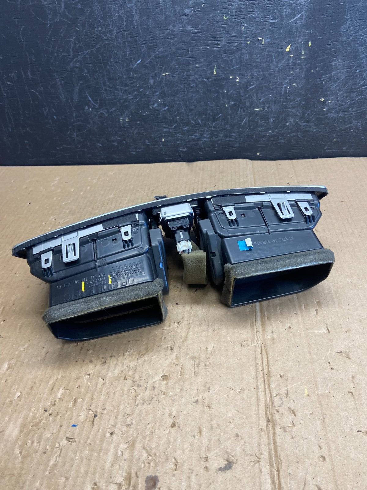 2013 to 2015 Nissan Sentra Air Vents Top Dash Center W/Hazzard Switch ae4088 DG3