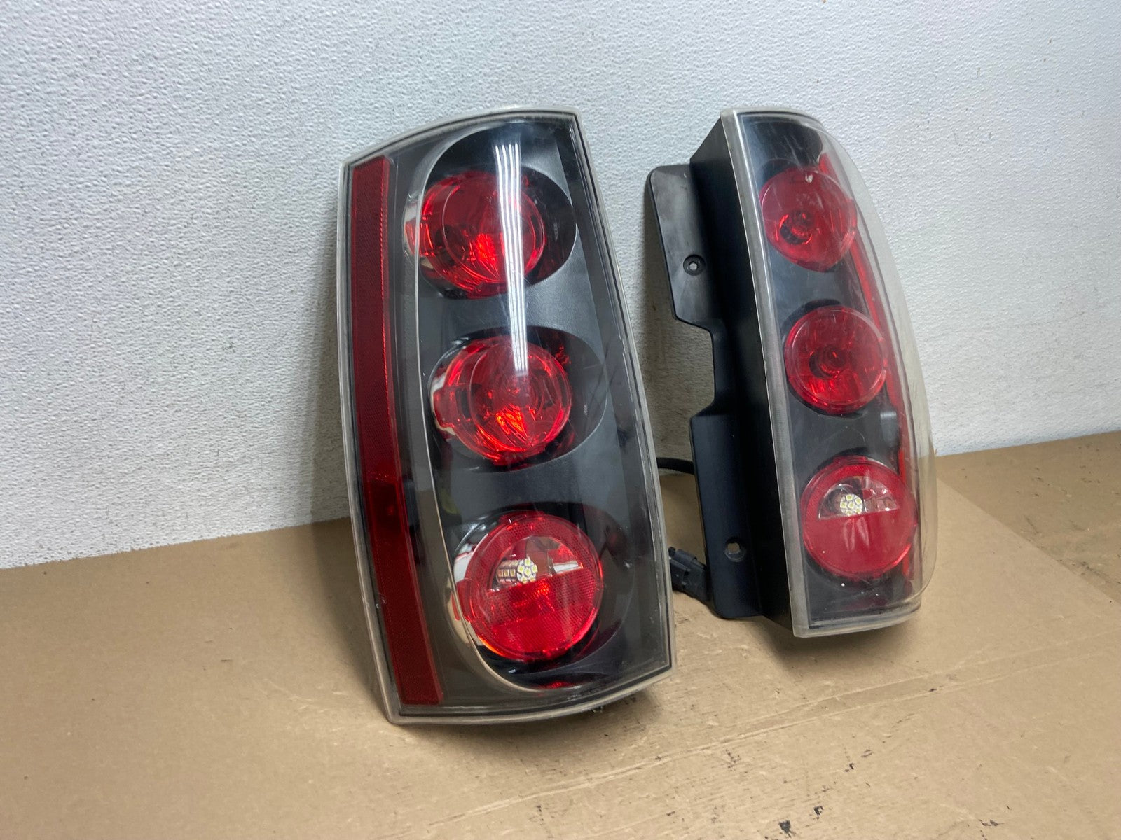 2007-2014 GMC Yukon Denali Left + Right SET Tail Lights Light AF4506 LK2