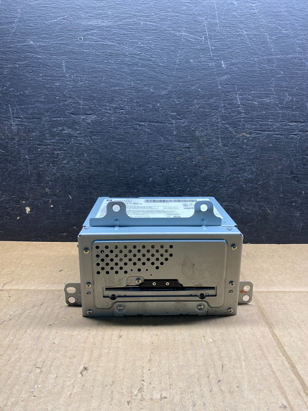 2010 to 2012 Cadillac SRX AM/FM/CD/MP3 Radio Head Unit Receiver AI9966 DW0