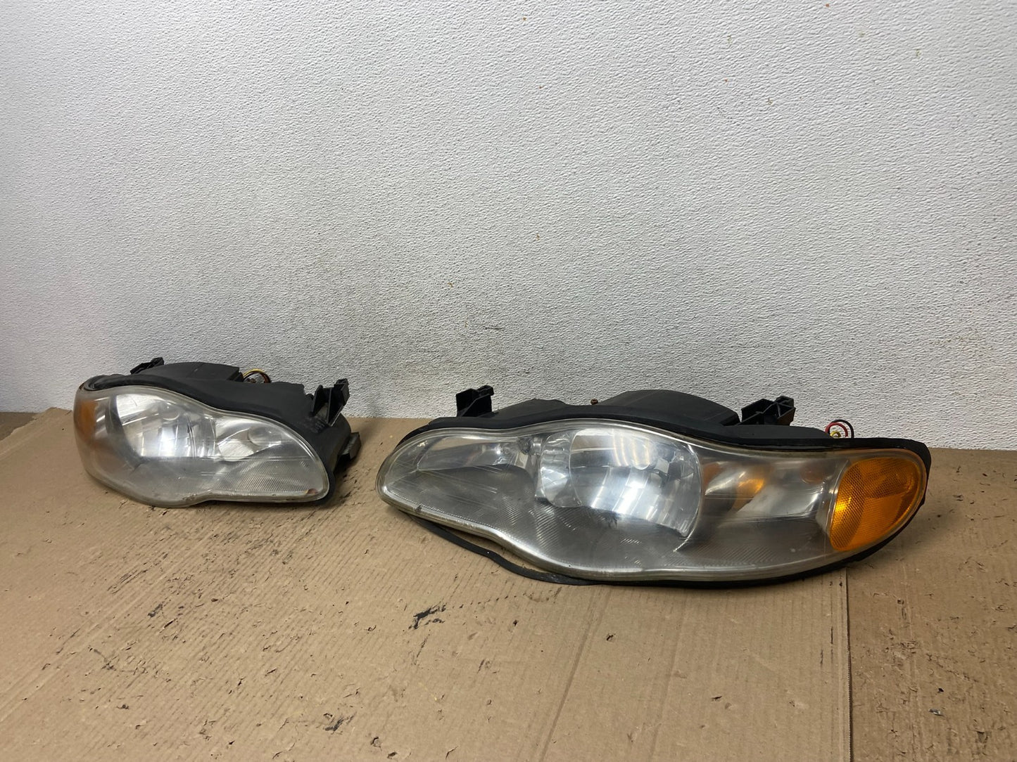 2000 to 2005 Chevrolet Monte Carlo Left+Right Side Set Headlights AF6018 DG1