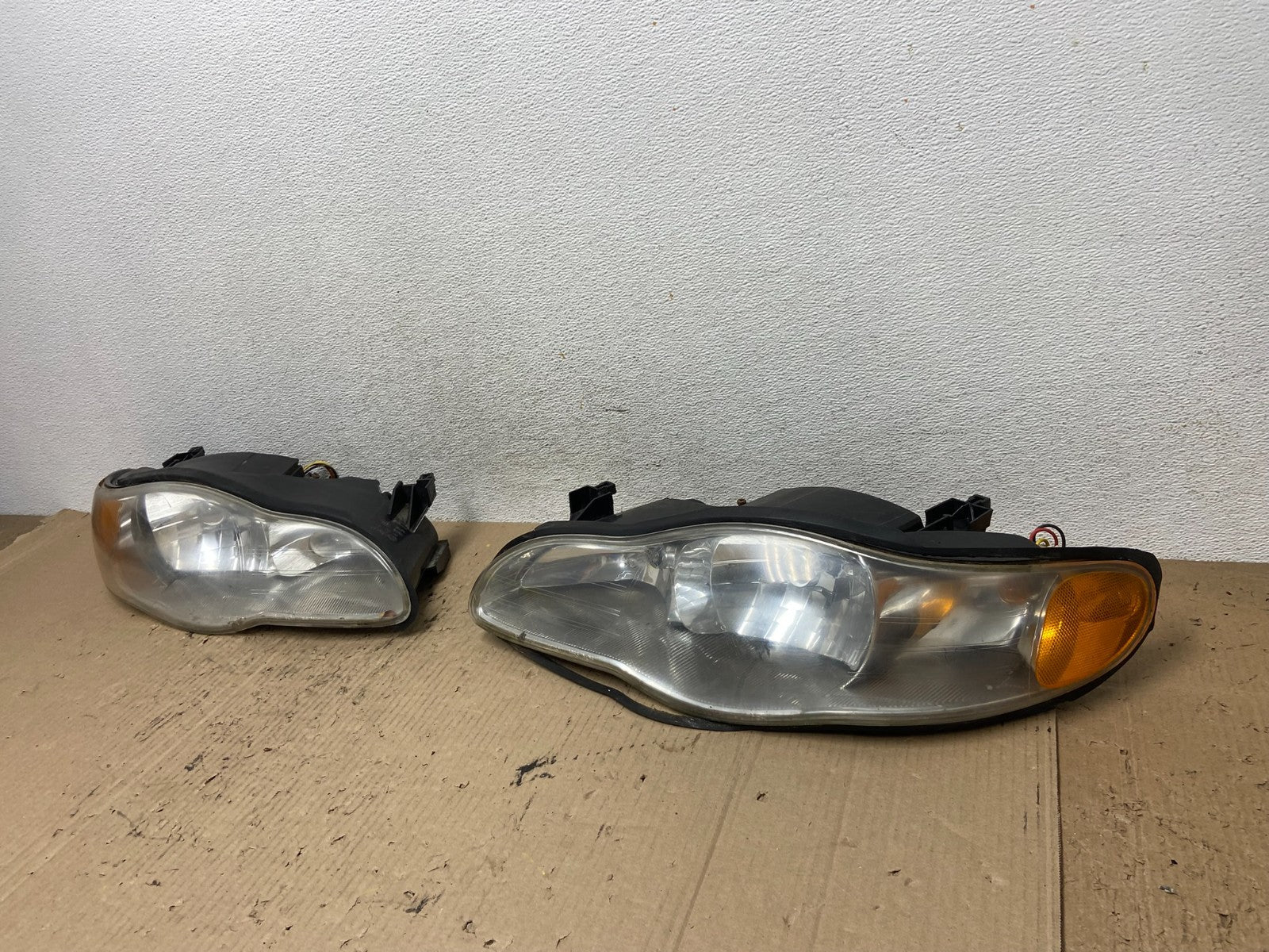 2000 to 2005 Chevrolet Monte Carlo Left+Right Side Set Headlights AF6018 DG1