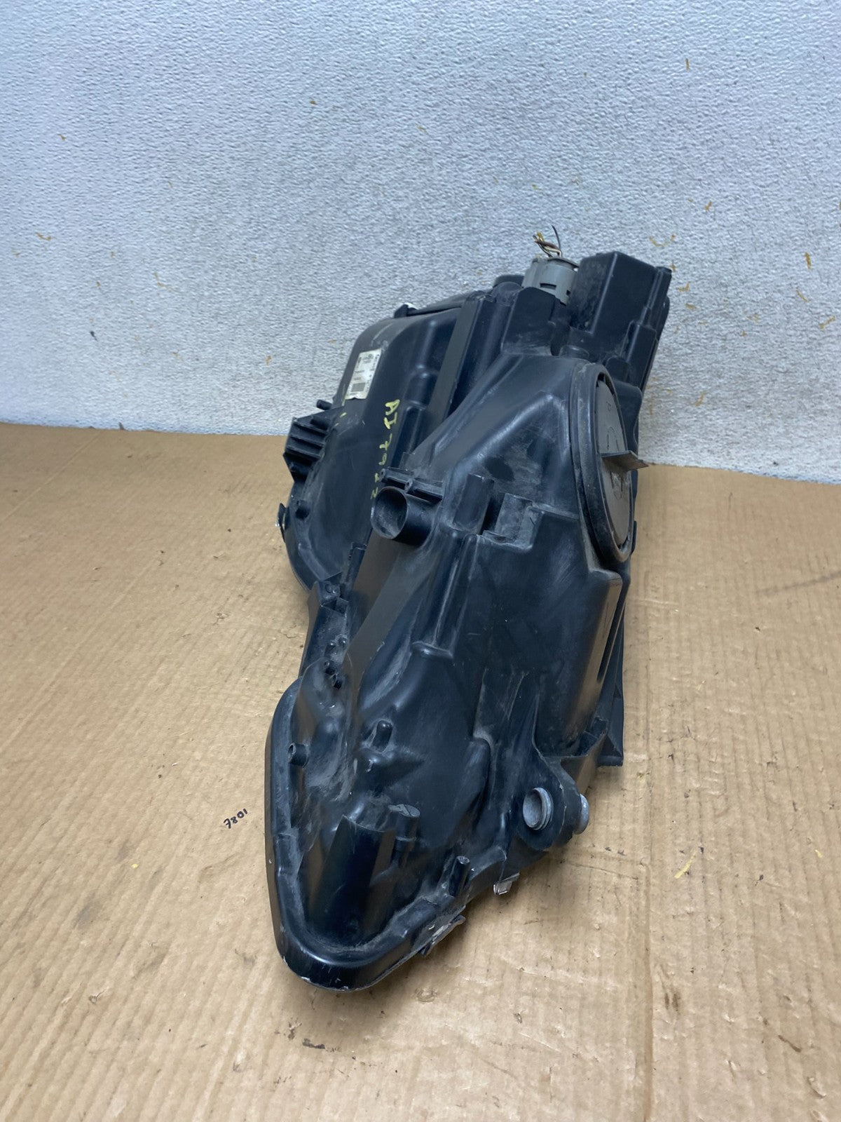 2010-2013 Mercedes E Class E350 E550 Left Driver LH Halogen Headlight AI7922 DW9