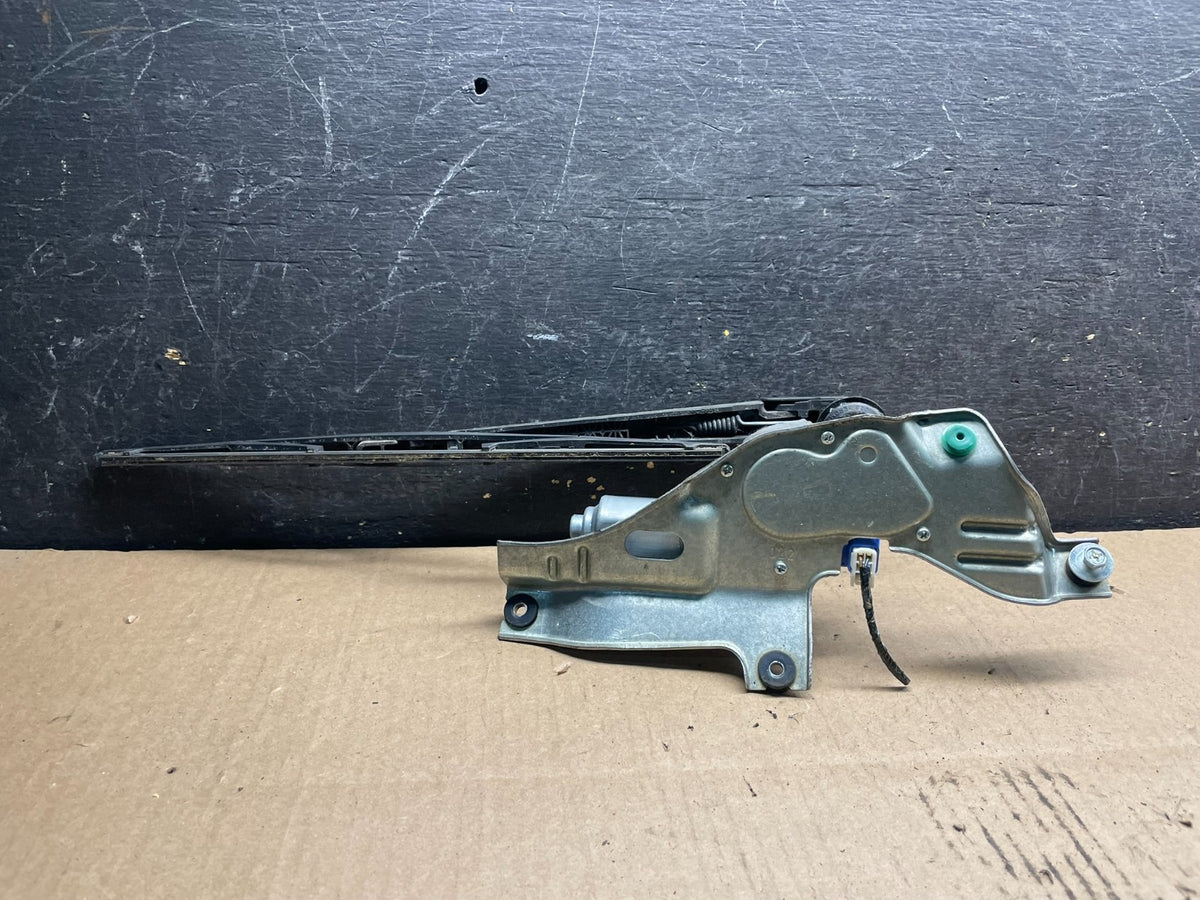 2010 to 2013 Subaru Forester Rear Windshield Washer Wiper Motor u9263 DG5