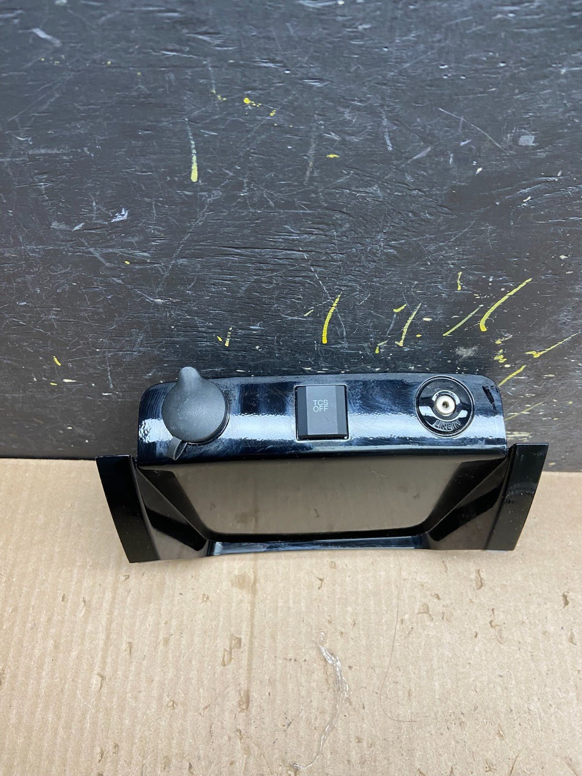 2008-2012 Escape Mariner Front Dash Line In USB Outlet Traction Bezel y7765 DG0