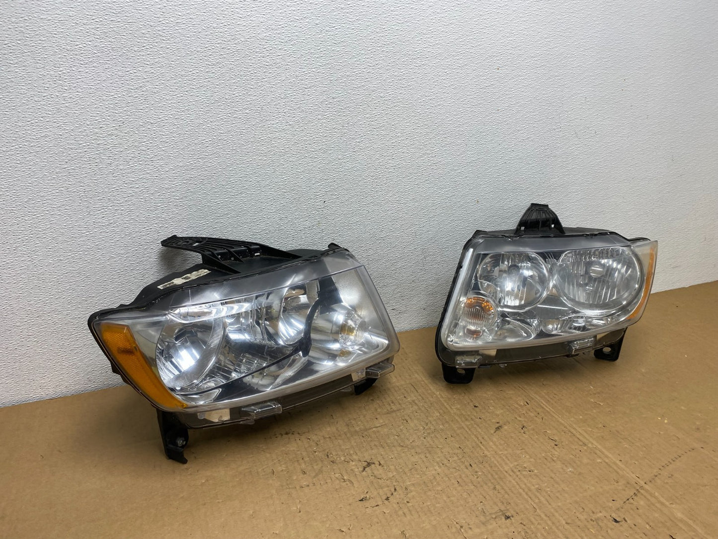 2011-2013 Jeep Grand Cherokee Left+Right Halogen Headlights AC7746 DW2