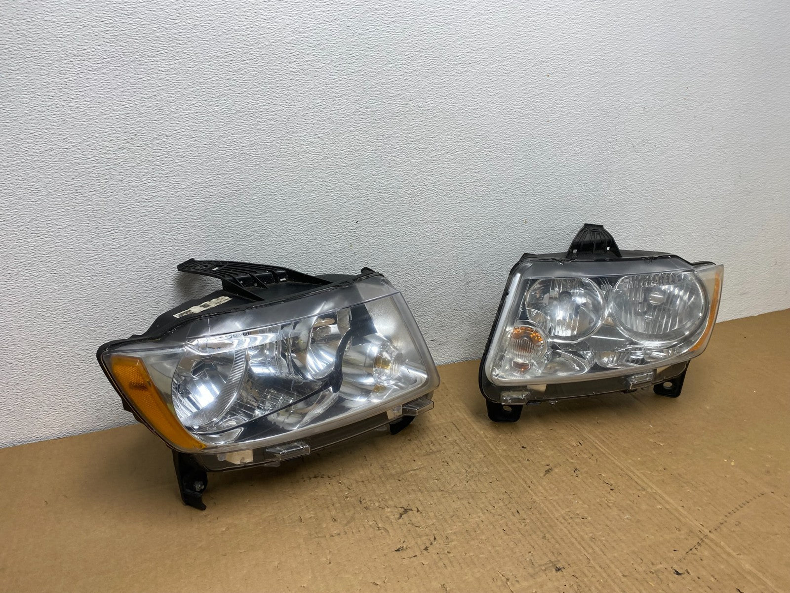 2011-2013 Jeep Grand Cherokee Left+Right Halogen Headlights AC7746 DW2