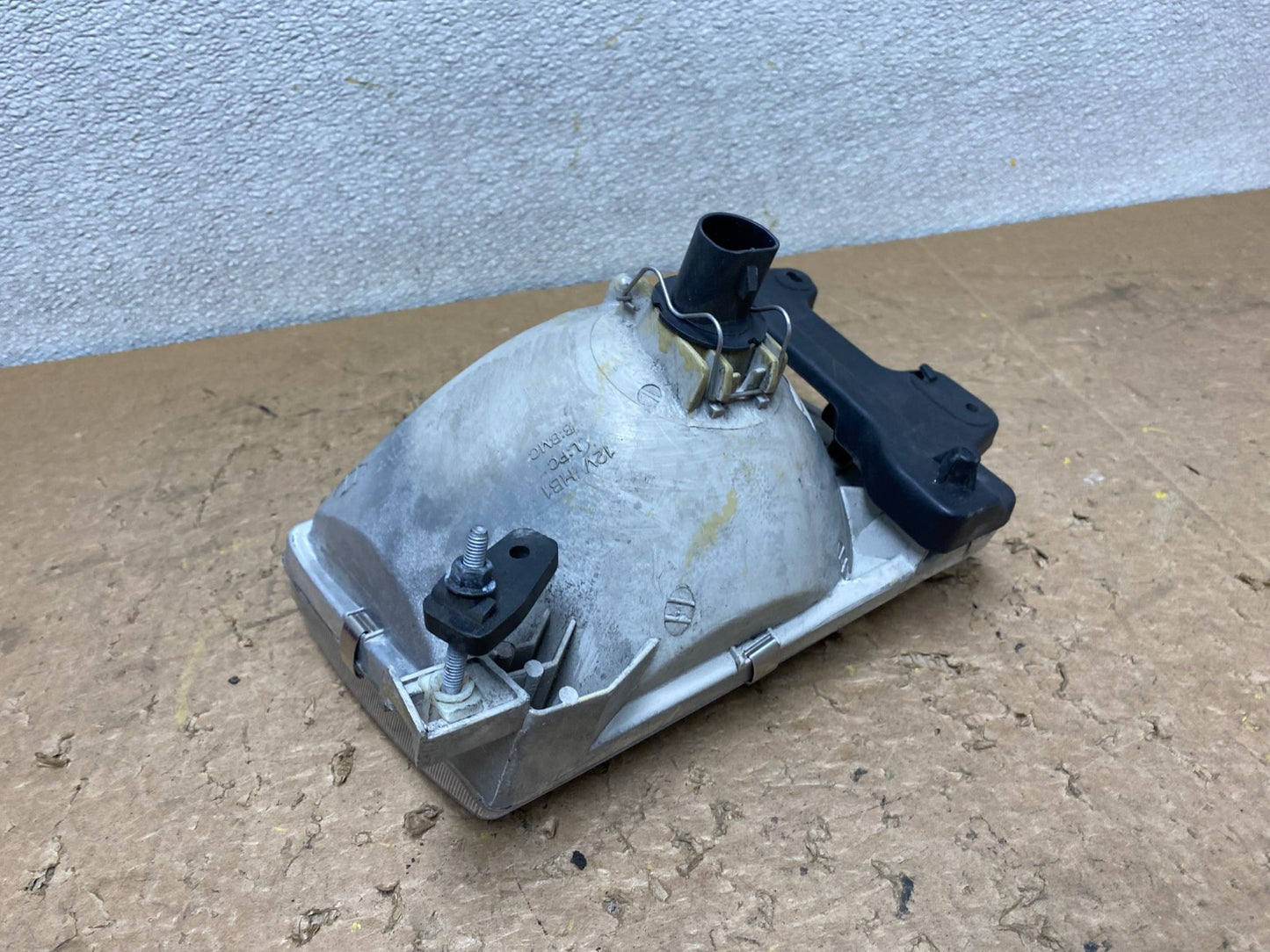 1998 1999 Nissan Frontier Left Driver LH Side Headlight Halogen Lamp V8317 DW4
