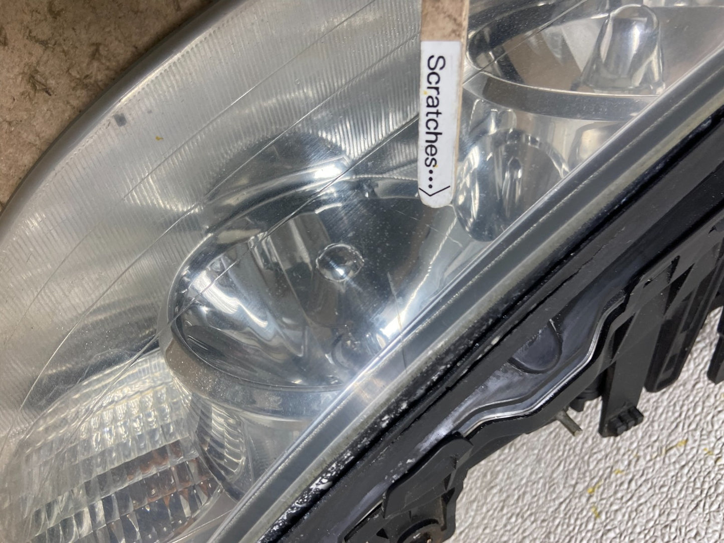 2005 to 2011 Lincoln Town Car Left Driver LH Side Headlight AA8270 DW3