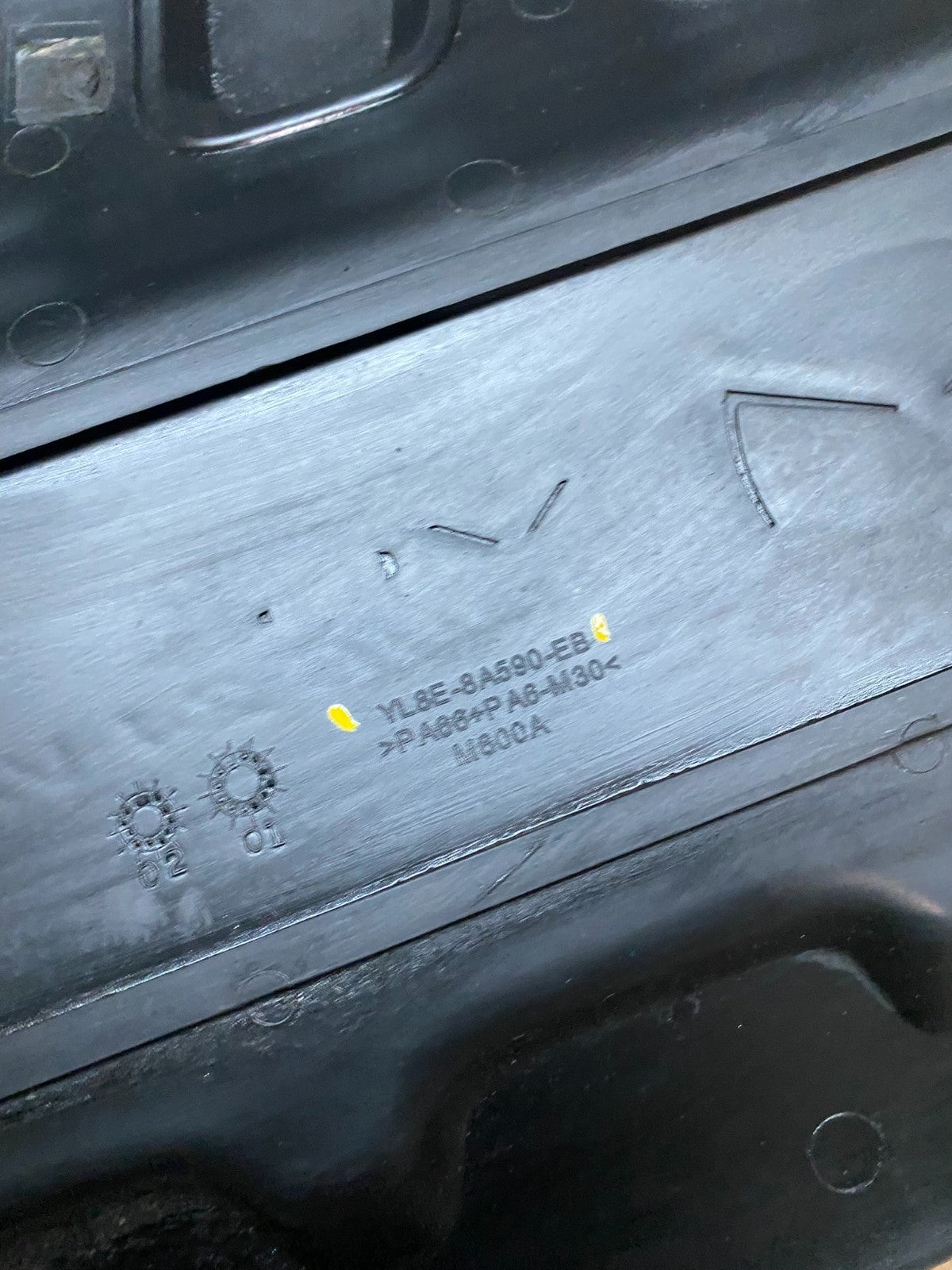 2001 to 2004 Mazda Tribute DOHC 24 VALVE Engine Shield Top Cover v9345 DG8