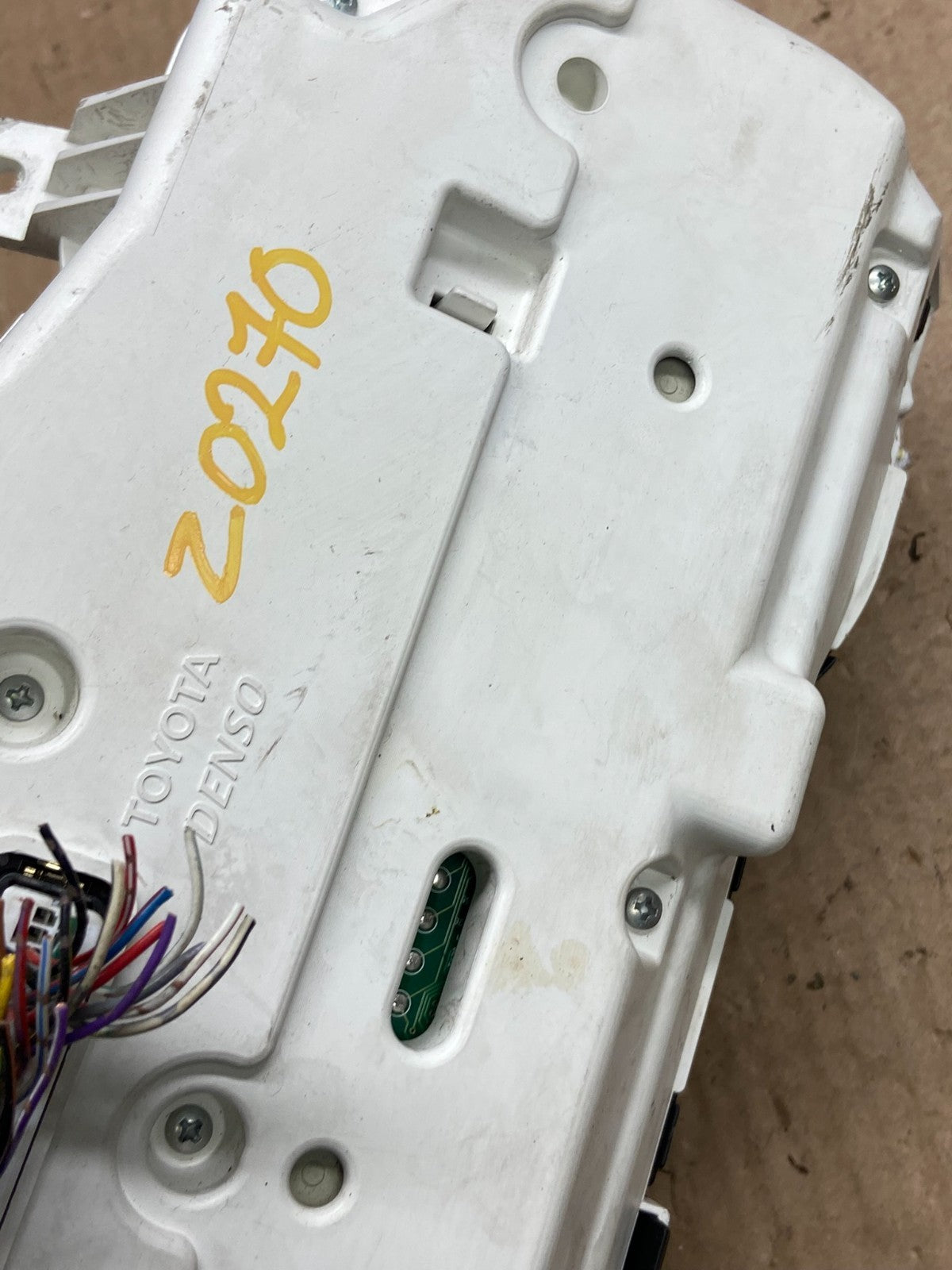 2006  Toyota Sienna Speedometer Cluster Gauge Z0270 DG7
