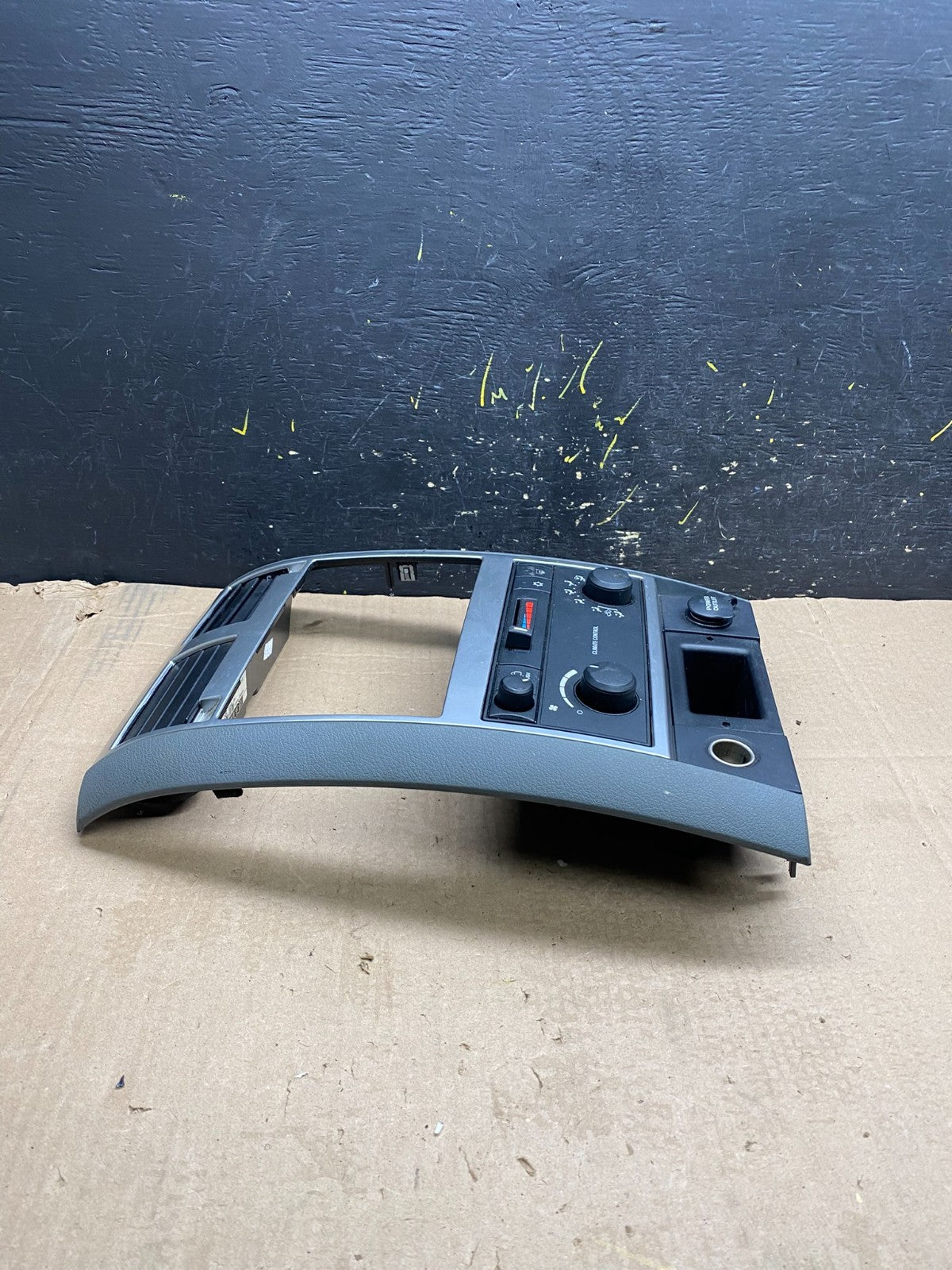 2005-2009 Dodge Durango Heat AC Climate Temperature Control Radio Bezel z0040 DG1