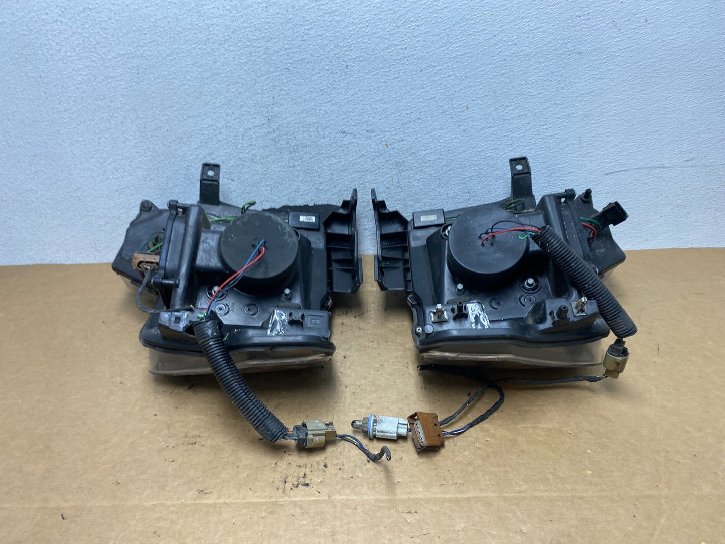 2009 to 2014 Ford F-150 F150 Left+Right LED Halogen Headlights AD5245 DG11
