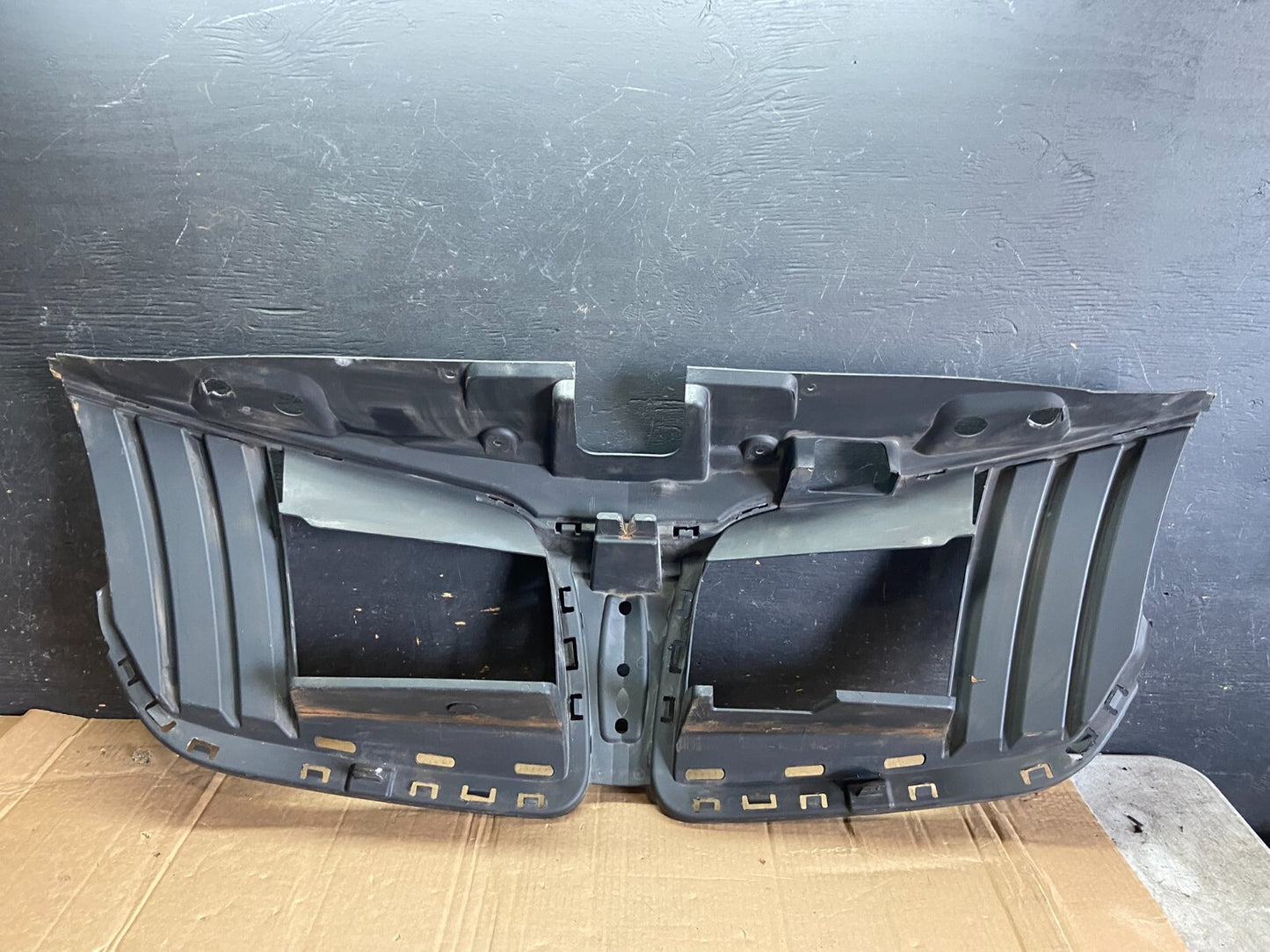 2010 to 2012 Lincoln MKT Grill Grille Support Panel O1143 OEM DG3