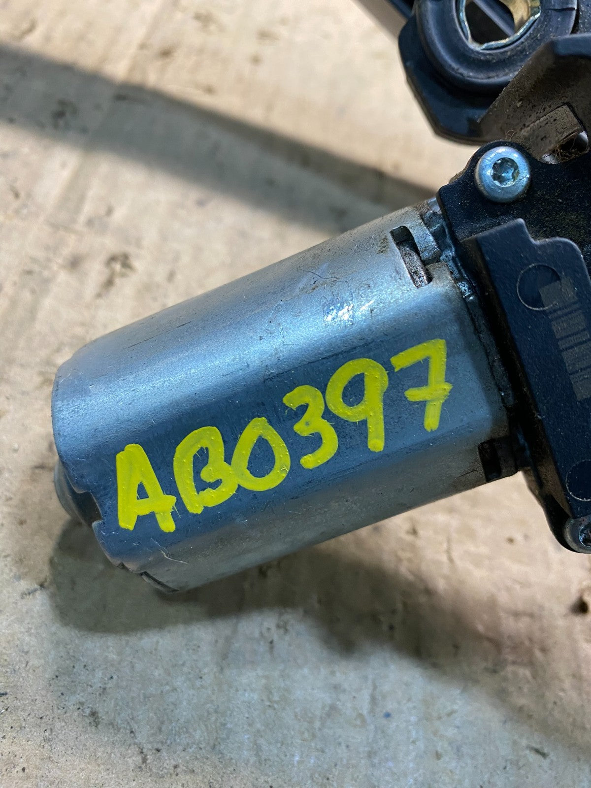 2006 to 2009 Volkswagen Golf Rear Windshield Wiper Motor OEM ab0397 DG7