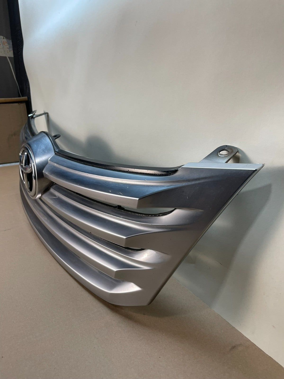 2011 to 2012 Toyota Avalon Front Upper Grill Grille AJ0638 DG1