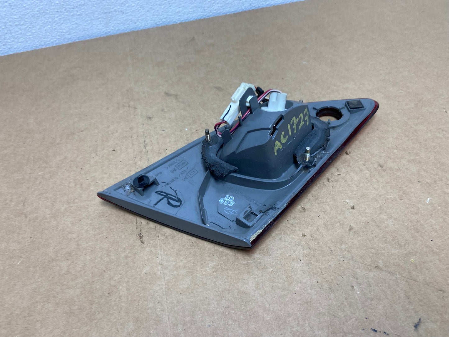 1998-2000  Toyota Corolla Right Passenger RH Side Inner Tail light OEM AC1727 LK7