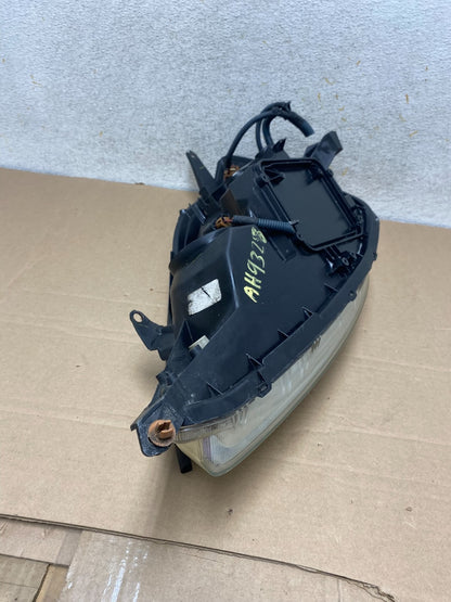 2004-2005 Toyota Sienna Right Passenger Halogen Headlight AH9328 DW8