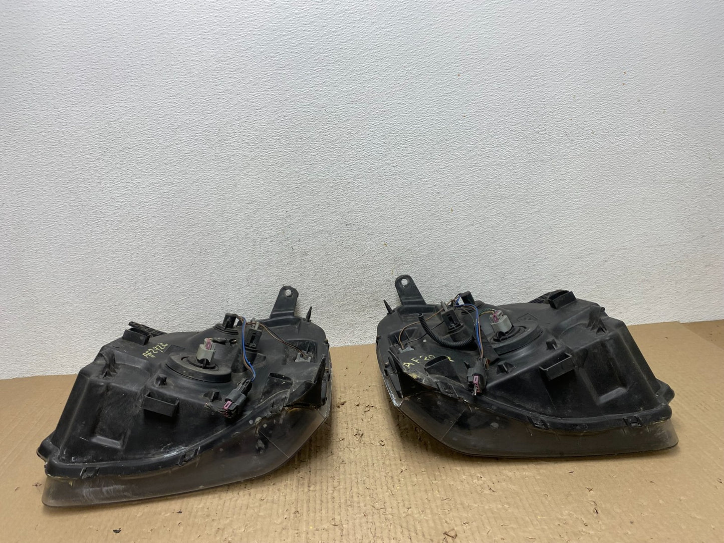 2007 - 2014 GMC Yukon Halogen Headlights Left+Right Side Set AF2922 DW8