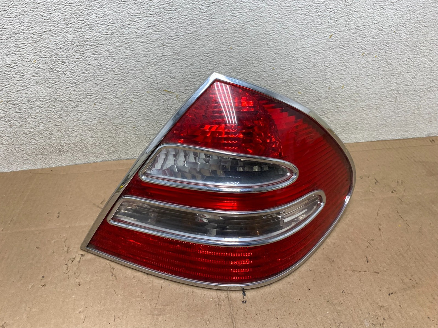 No Led 2003-2006 Mercedes E Class Sedan Right Passenger Side Tail Light R7745 DW0