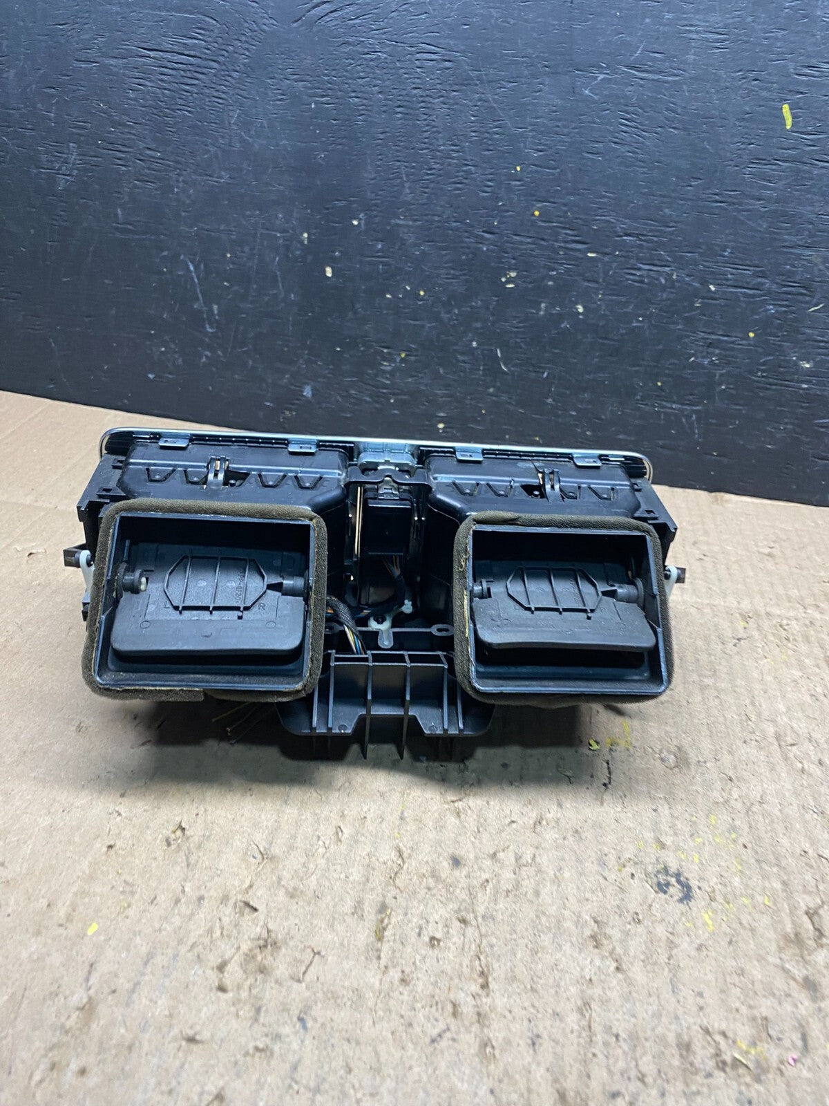 2003 to 2006 Land Rover Range Dashboard Center Middle Air Vent Grill M8388 DG4