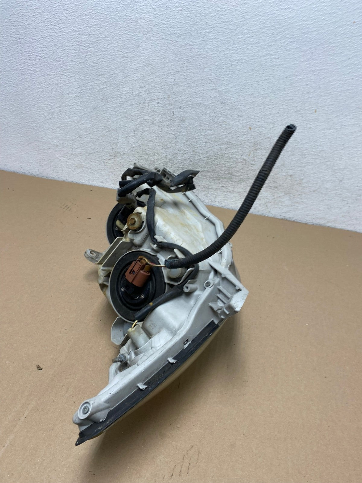 2005 to 2006 Toyota Camry Left Driver LH Halogen Headlight AF2986 LK10