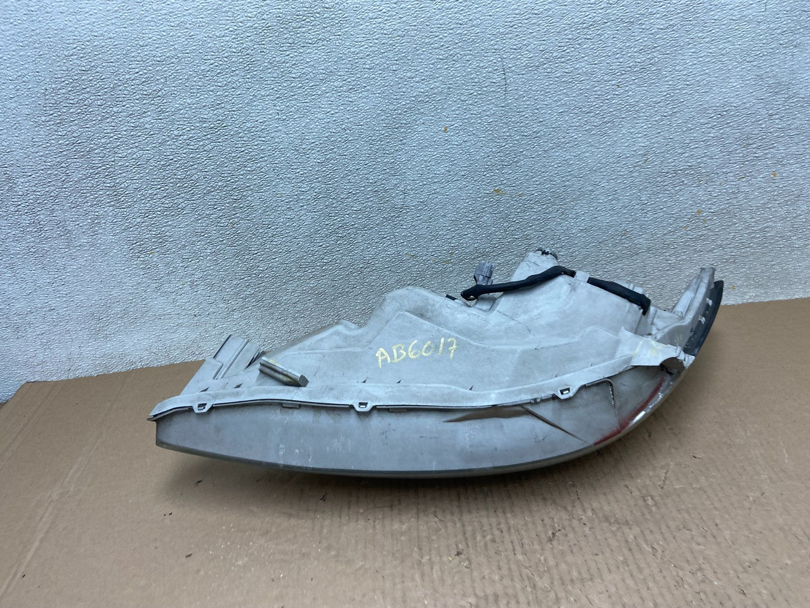 2005 to 2006 Toyota Camry Right Passenger RH Halogen Headlight Oem AB6017 DW7