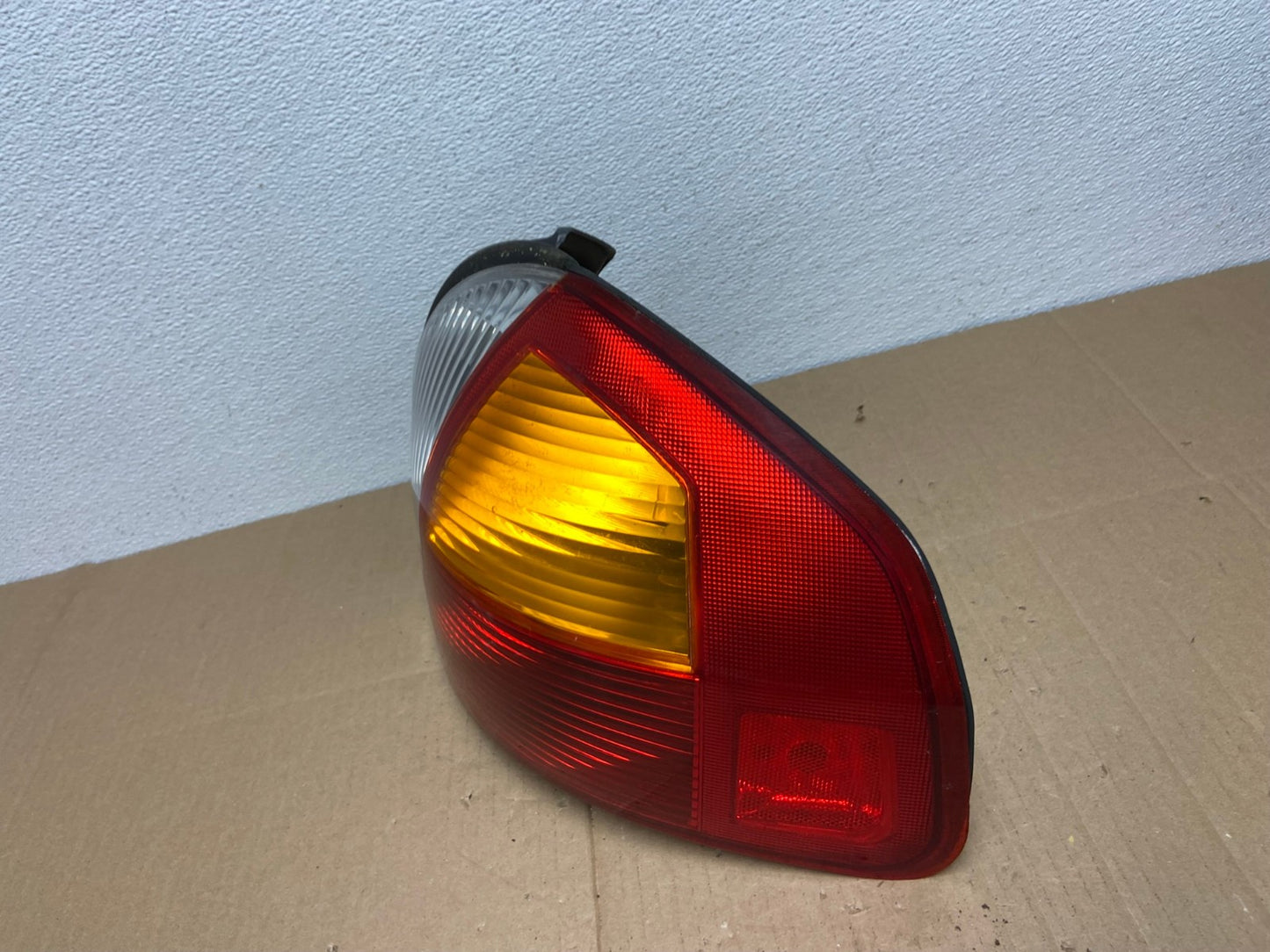 2001 2002 2003 2004 Hyundai Santa Fe Right Passenger Rh Tail Light AB8089 LK1