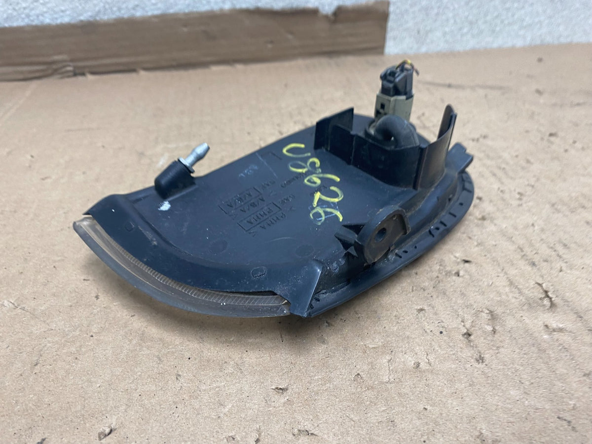 1993 to 1997 Infiniti J30 Y32 Front Driver Side Corner Light Lamp U8626 PS4