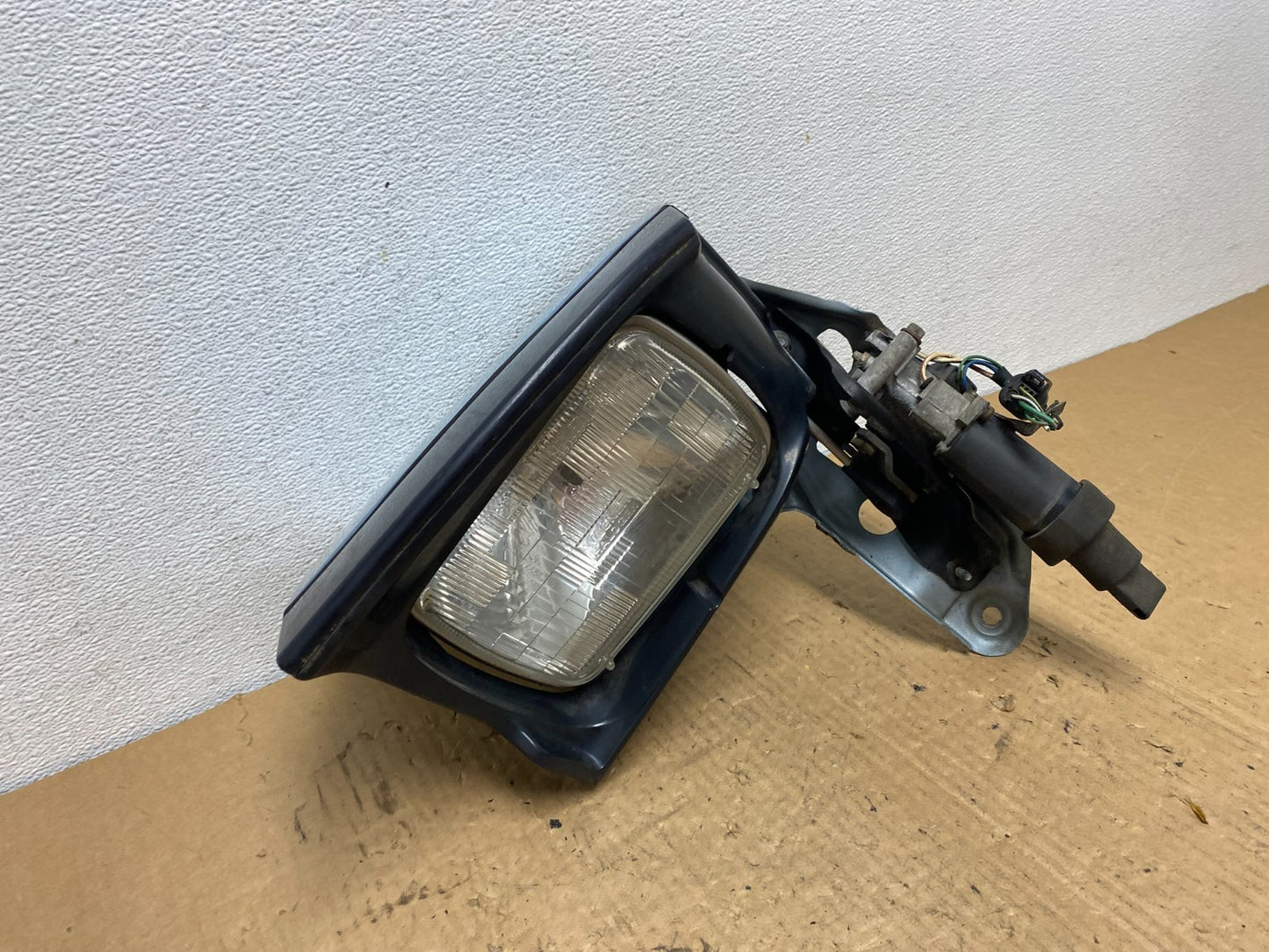 1990-1993 Toyota Celica Left Driver LH Headlight Complete With Motor AC8116 DW2