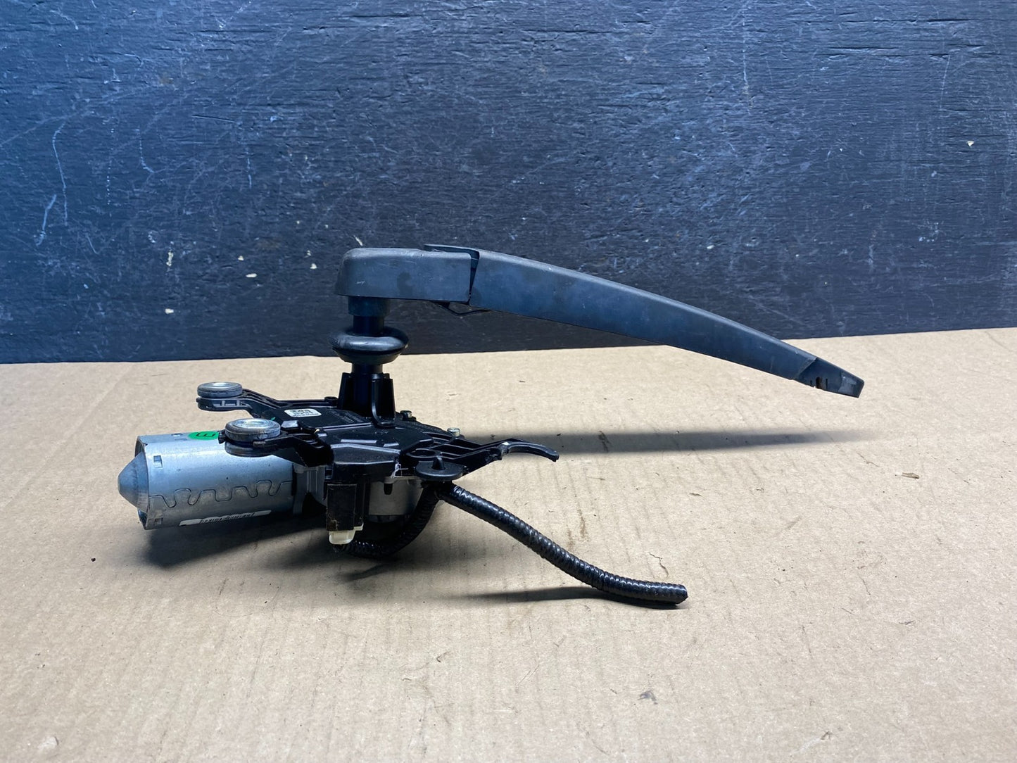 2013-2016 Nissan Pathfinder Back Door Rear Wiper Motor Wiper Blade AG9665 DG1