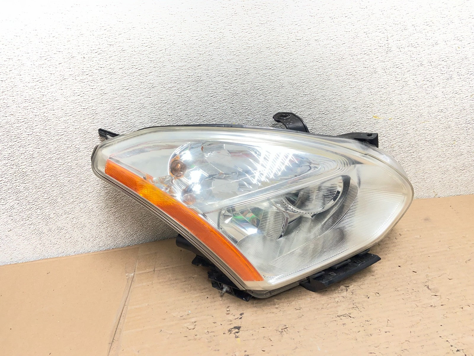 2009-2013 Nissan Rogue Right Passenger Xenon HID Headlight OEM AA9614 DW0