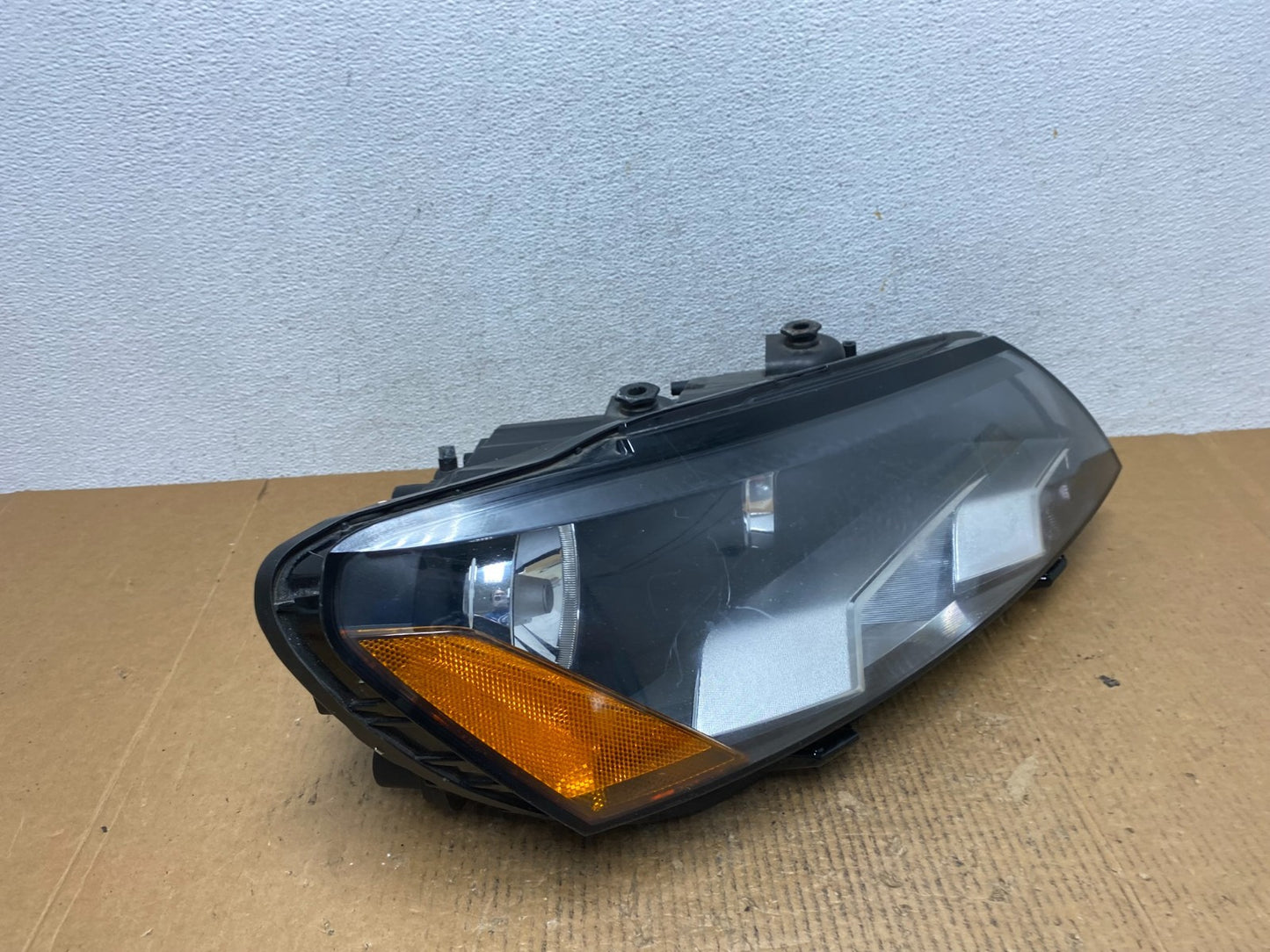 2012-2015 Volkswagen Passat Right Passenger RH Halogen Headlight AE2589 DW2