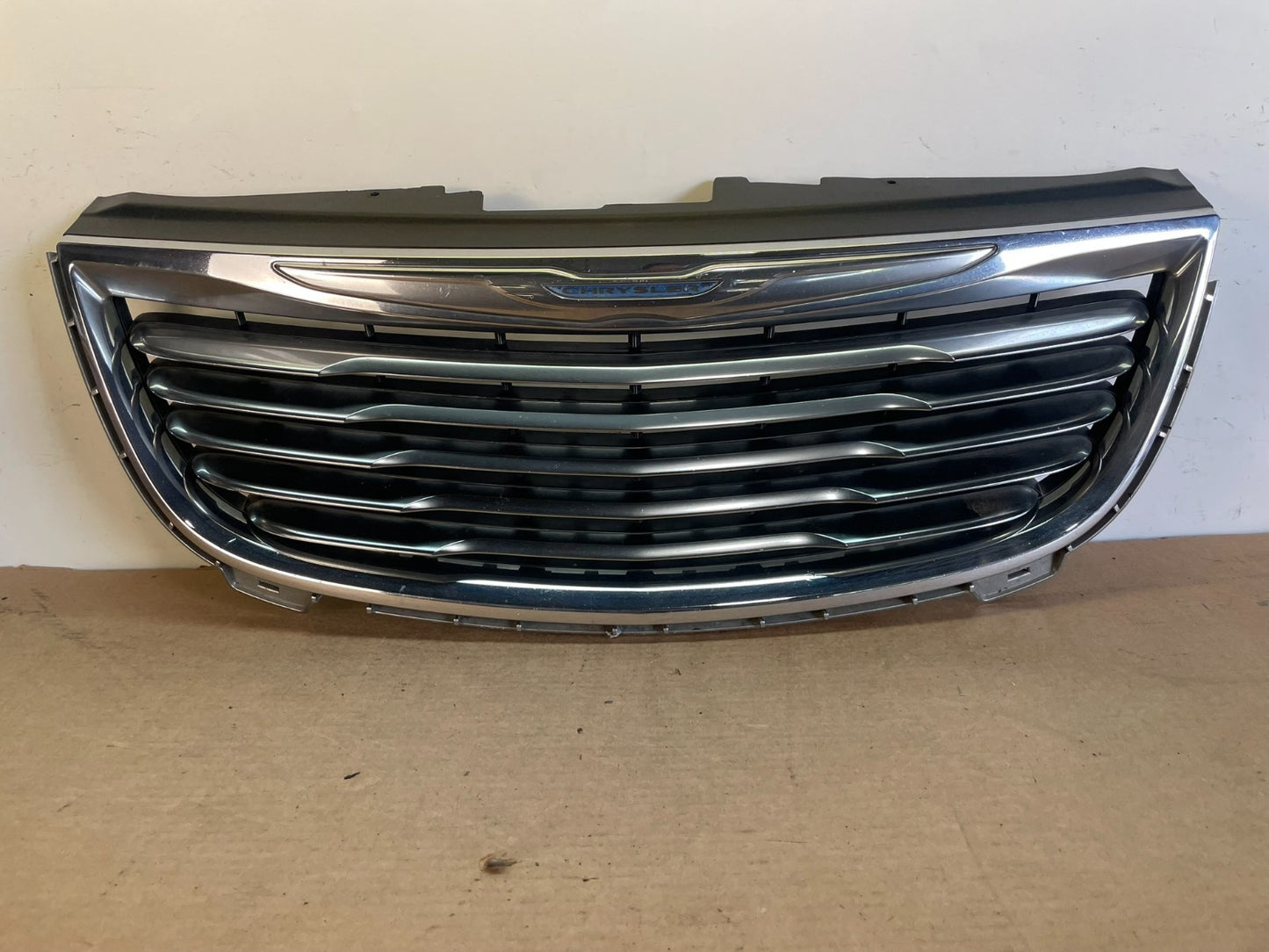 2011 to 2016 Chrysler Town & Country Front Upper Grill Grille AF8795 DG0
