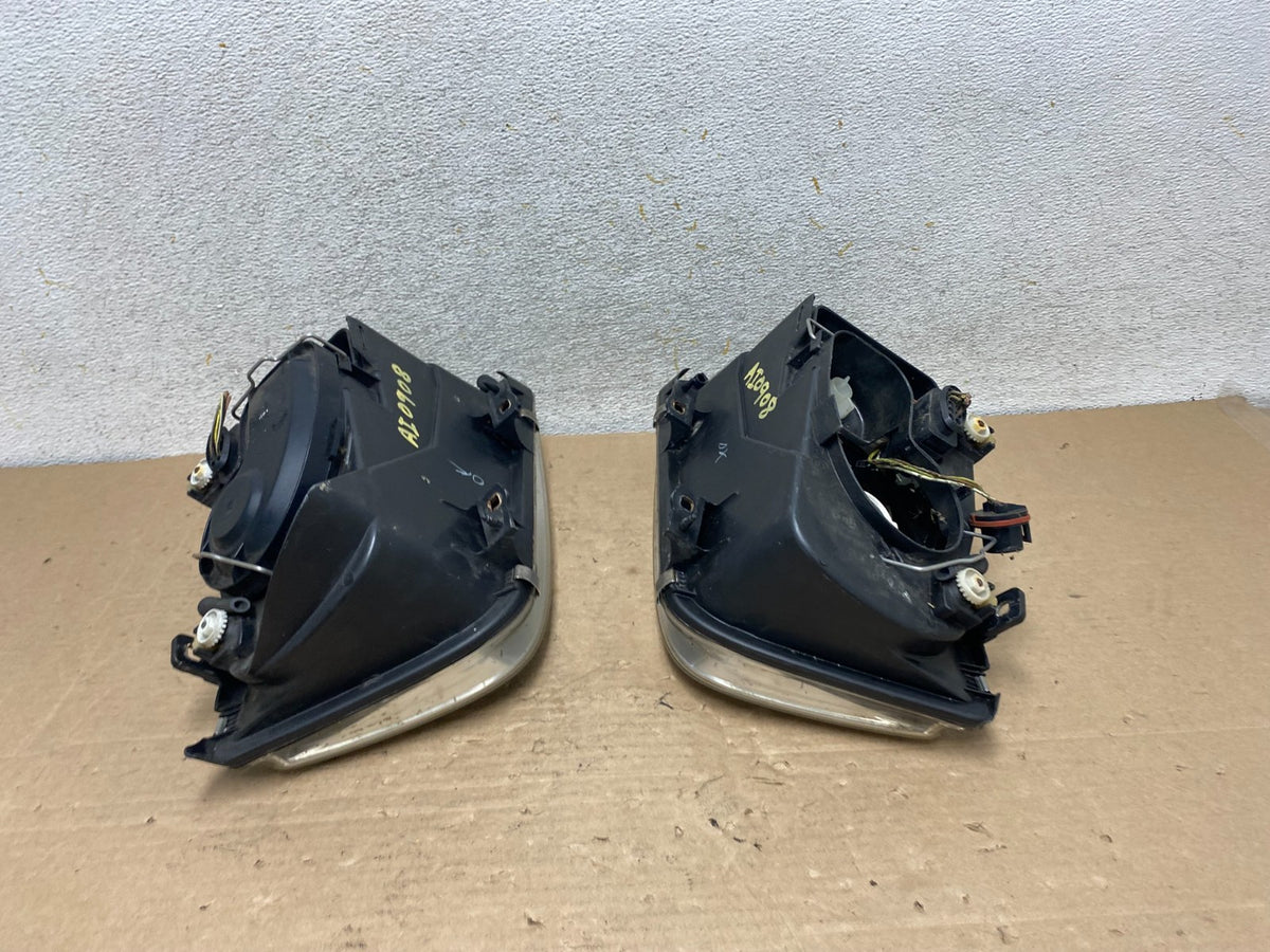 2002 to 2004 Volkswagen Jetta Left+Right Headlights AI0908 DW10