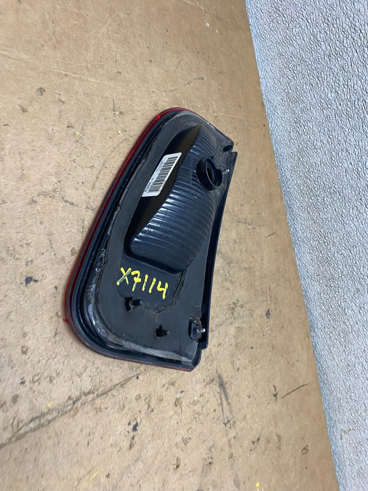 2003 to 2006 Lincoln Navigator Inner Tail Light OEM X7114 PS6