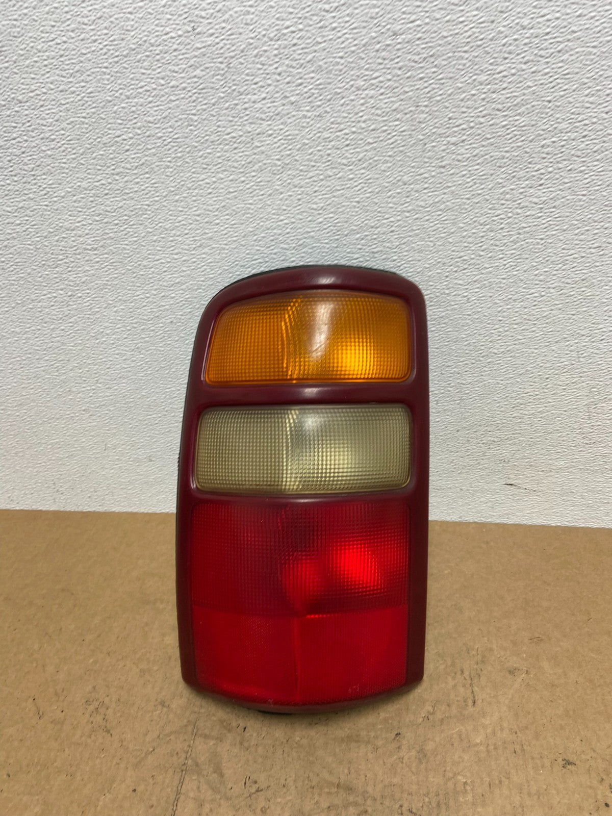 2000 - 2006 Chevrolet Suburban Tahoe Yukon Left Driver LH Tail Light AC3226 DW0