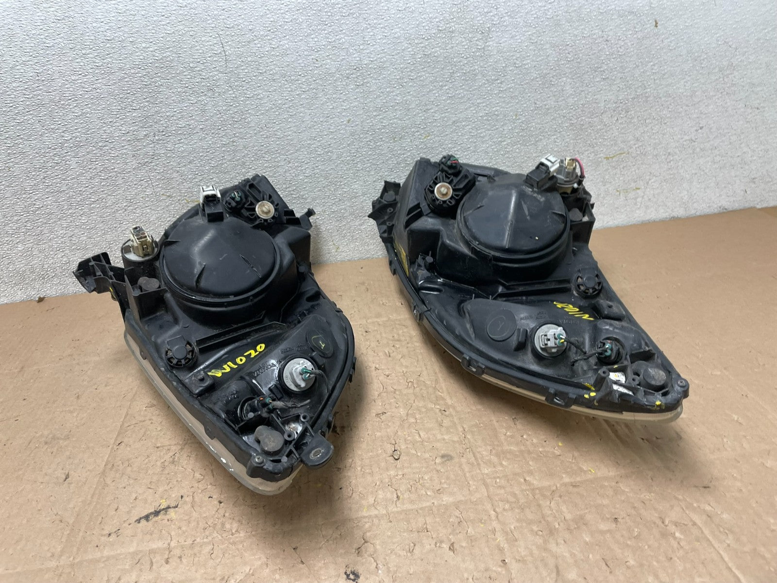 2004-2005 Toyota Prius Left+Right Side Xenon Headlights W1020 DW19