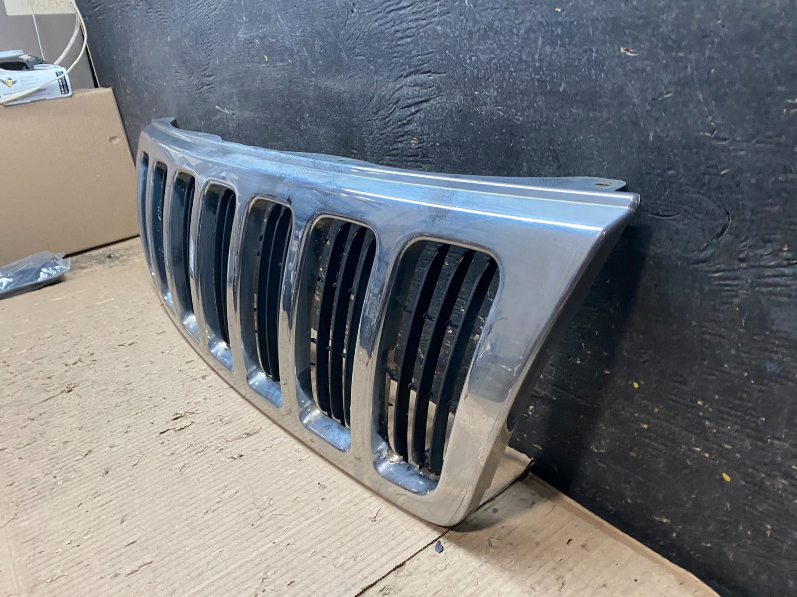 1999 to 2003 Jeep Grand Cherokee Front Upper Grill Grille Oem  X8254 DG1
