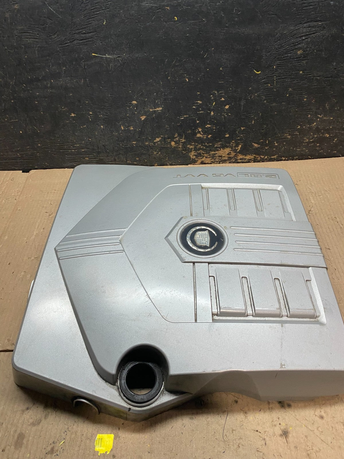 2004 to 2007  Cadillac CTS 2.8L Plastic Engine Cover Shield OEM x8184 DG2