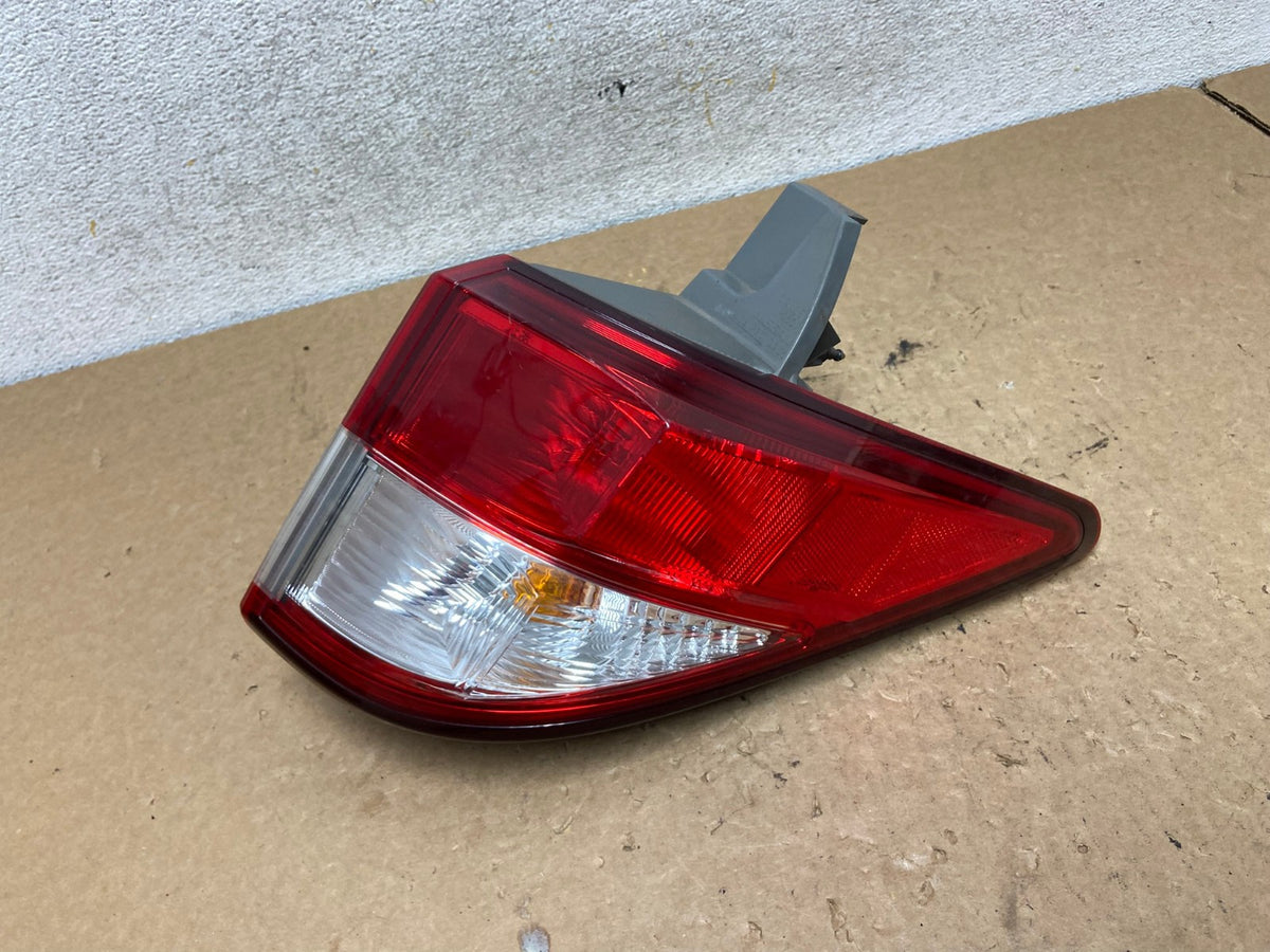 2011 to 2017 Nissan Quest Passenger Right Side Tail Light AI3722 LK0