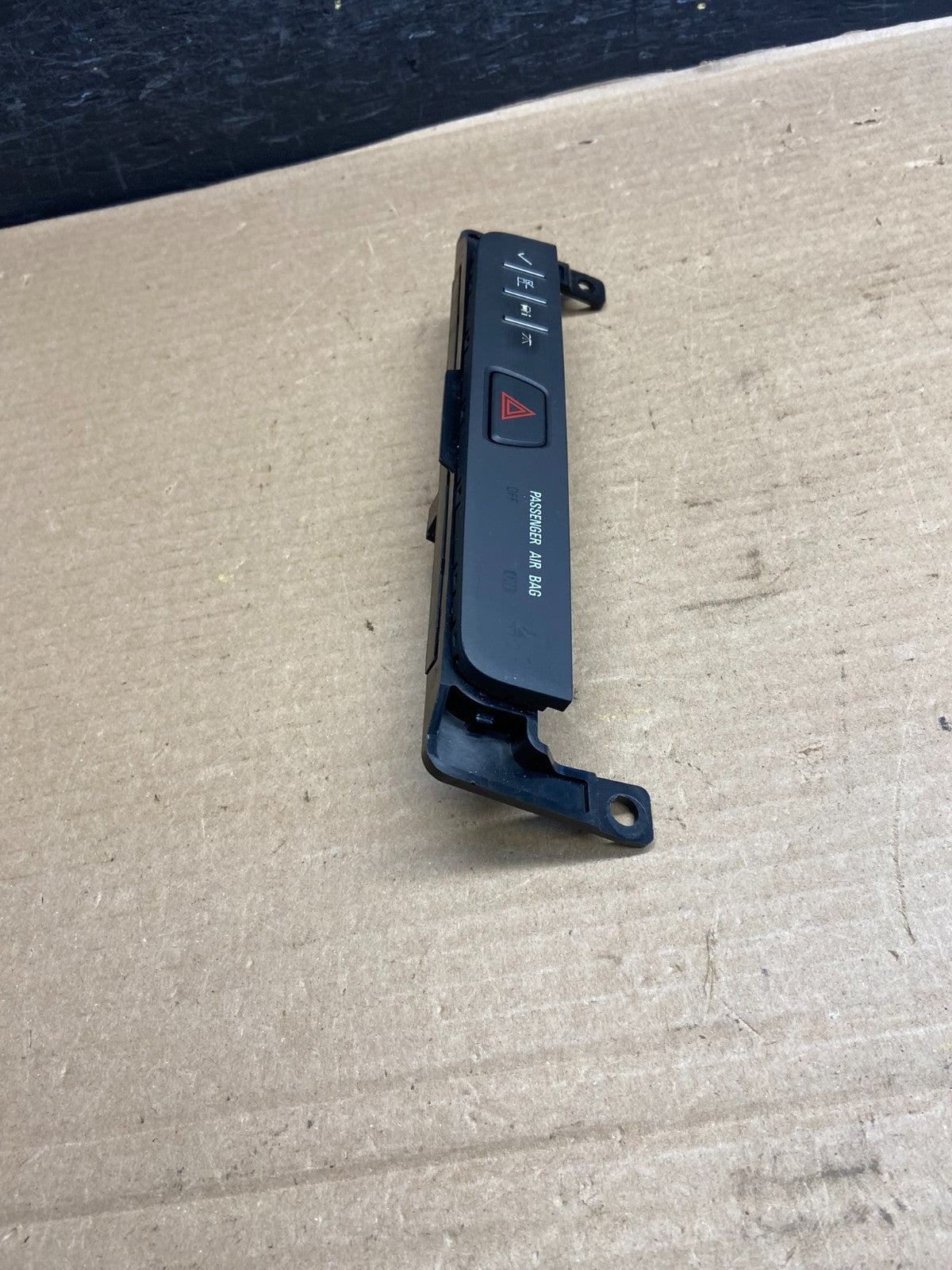 2013 - 2017 GMC Acadia Center Dash Hazard Warning Switch AH1468 DG2