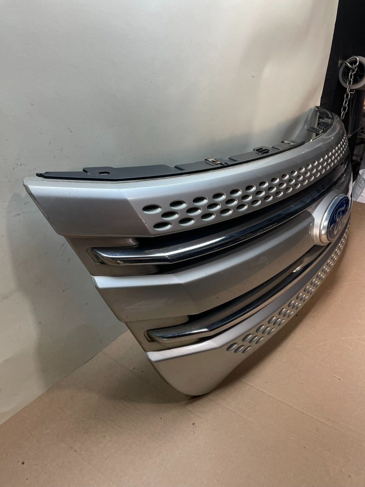 2011 to 2015 Ford Explorer Upper Front Grill Grille ai8643 DG2