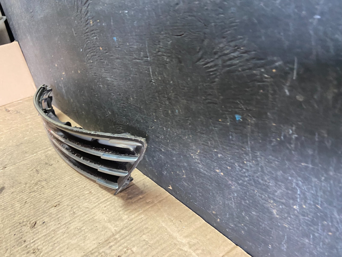 2002 to 2003 Lexus ES330 Front Upper Grill Grille O6304 OEM DG1