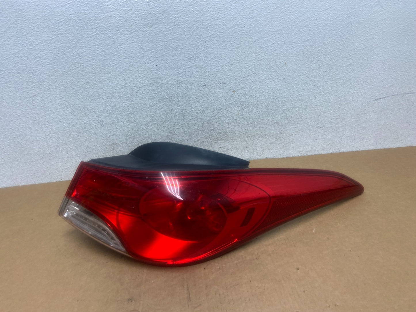 2011 2012 2013 Hyundai Elantra Sedan Right Passenger Tail Light AD6016 DW0