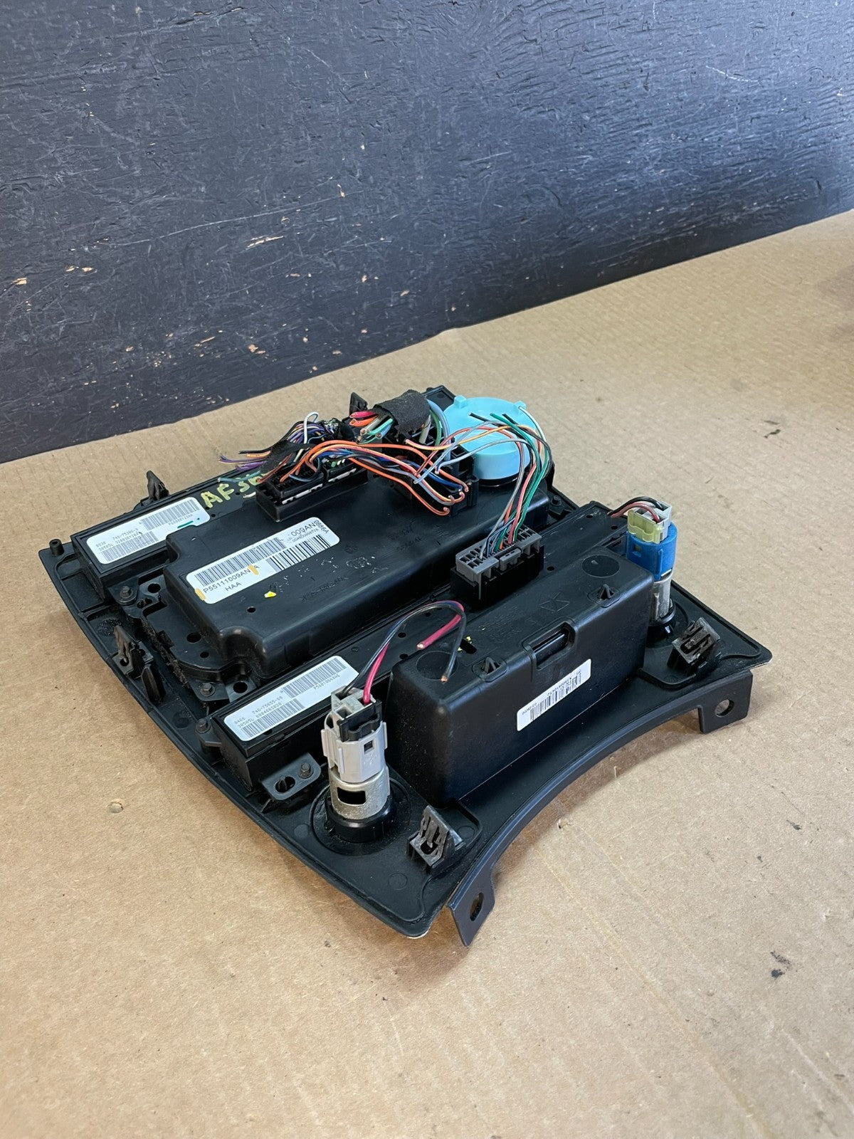 2005 2006 2007 Jeep Commander Grand Cherokee A/C Climate Control Bezel ac5226 DG3