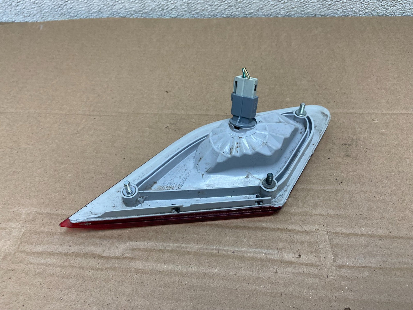 2003 to 2004 Toyota Avalon Right Passenger RH Inner Tail Light OEM AB1250 LK6