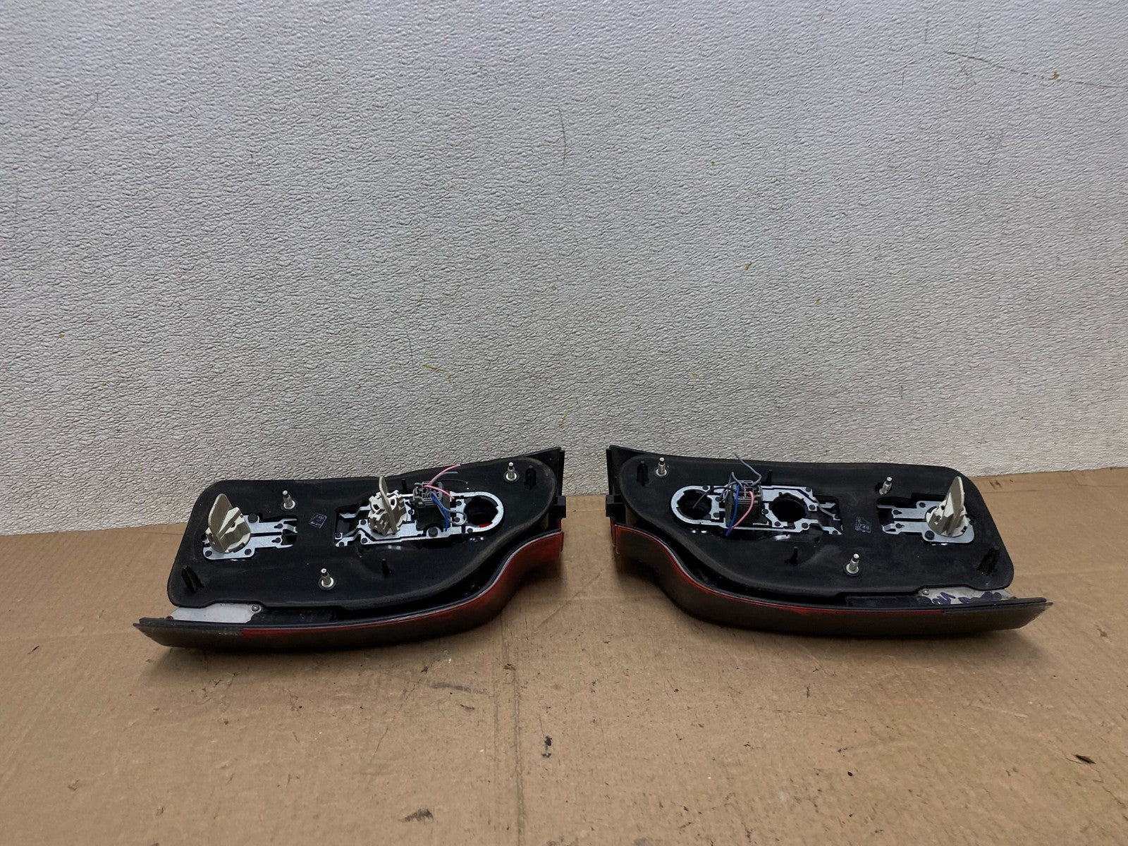2005 to 2007 Volvo Xc70 V70 Left+Right set Tail Lights Oem R7736 PS7