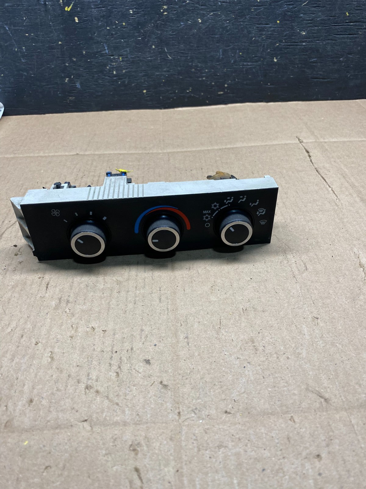 2008-2010 Chevrolet Express 1500 2500 3500 Climate Control Panel R3039 DG0