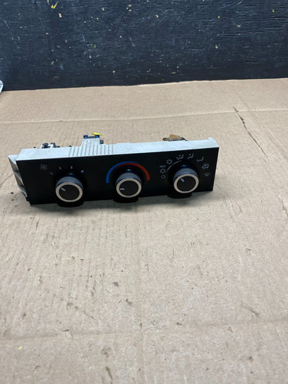 2008-2010 Chevrolet Express 1500 2500 3500 Climate Control Panel R3039 DG0