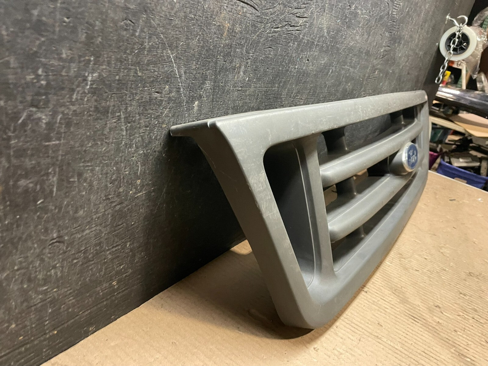 2003 to 2007 Ford Econoline E150 E250 E350 Front Grille Grille J3525 DG2